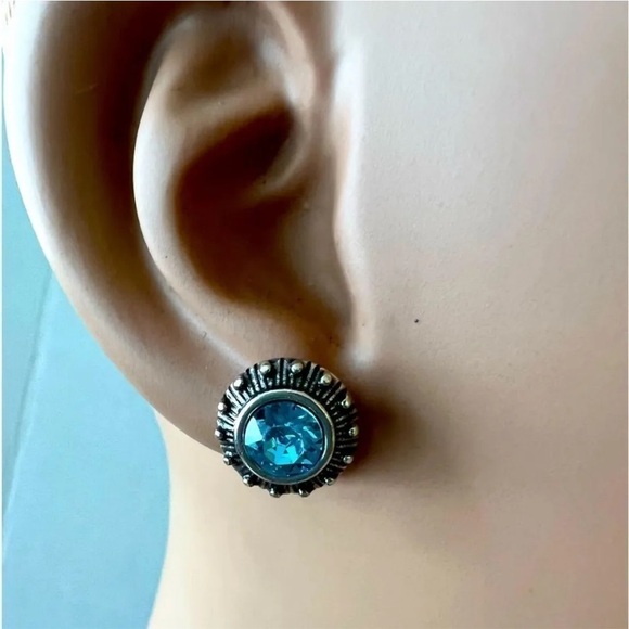 Brighton Twinkle Mini Post
Earrings. TWINKLE SAPPHIRE MINI POST EARRINGS Blue. - Picture 2 of 8